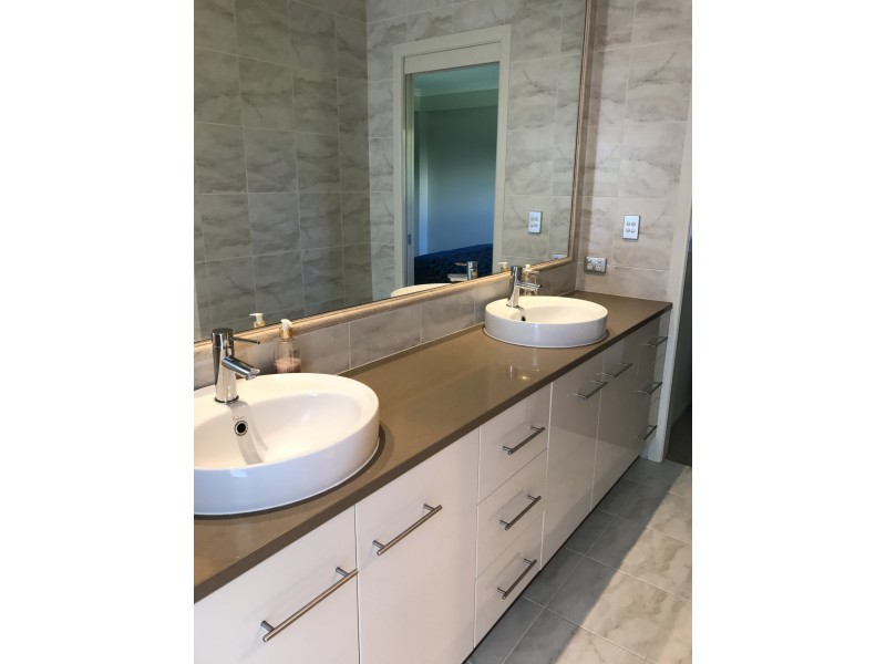 4 Janet Court, Coral Cove QLD 4670