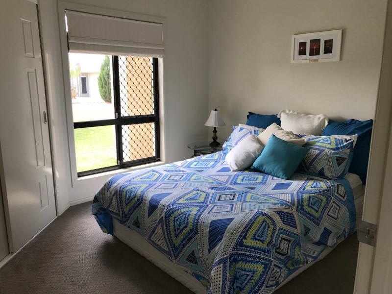 4 Janet Court, Coral Cove QLD 4670