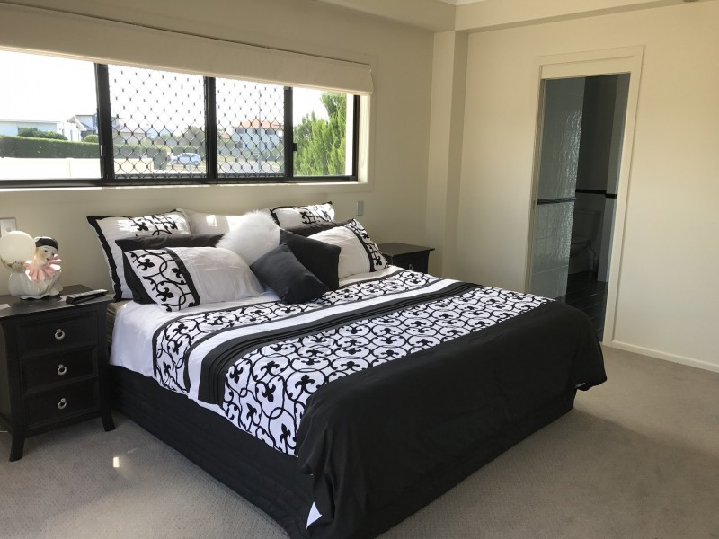 4 Janet Court, Coral Cove QLD 4670