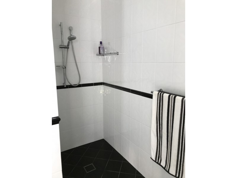 4 Janet Court, Coral Cove QLD 4670