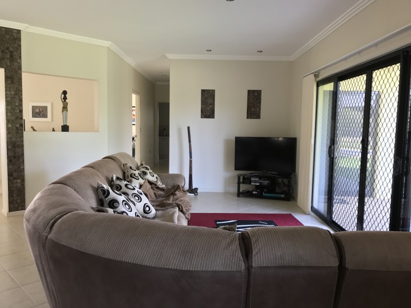 4 Janet Court, Coral Cove QLD 4670