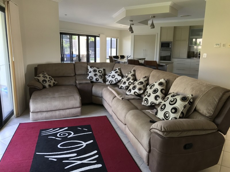 4 Janet Court, Coral Cove QLD 4670