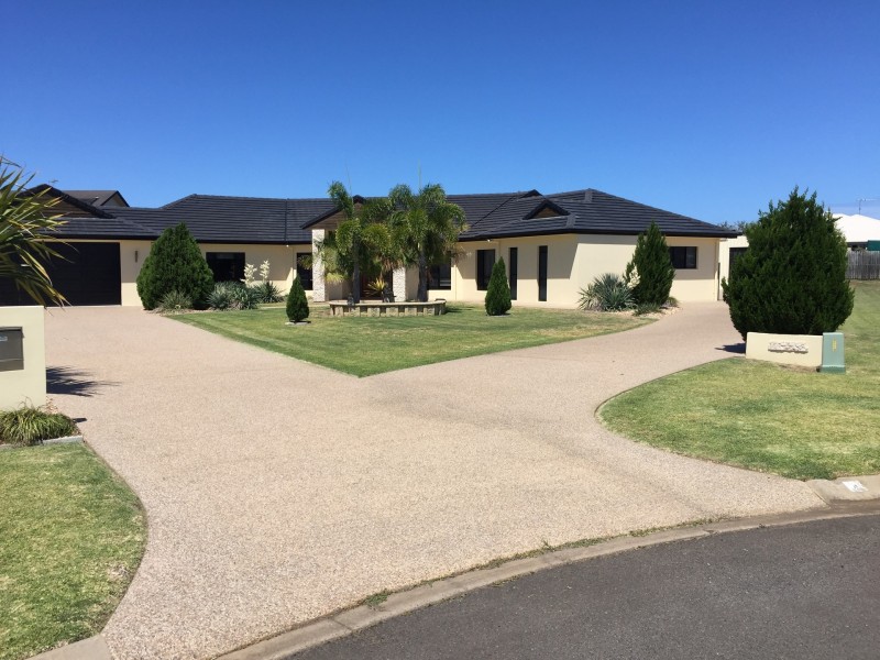 4 Janet Court, Coral Cove QLD 4670