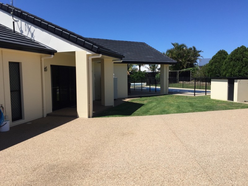 4 Janet Court, Coral Cove QLD 4670