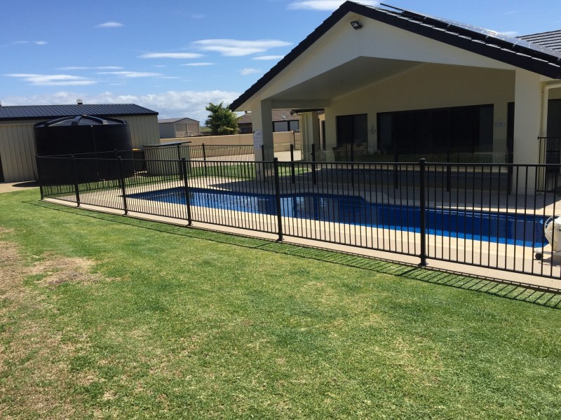 4 Janet Court, Coral Cove QLD 4670