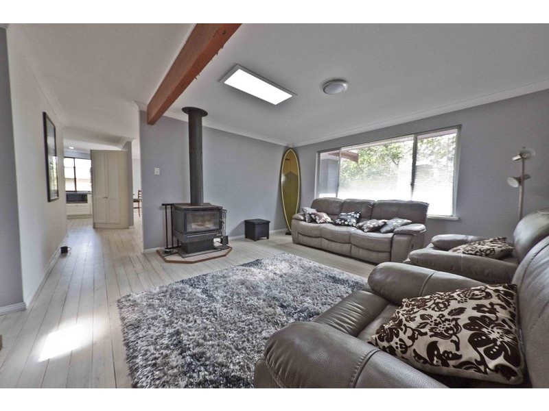 9 Hilltop Street, Bateau Bay NSW 2261