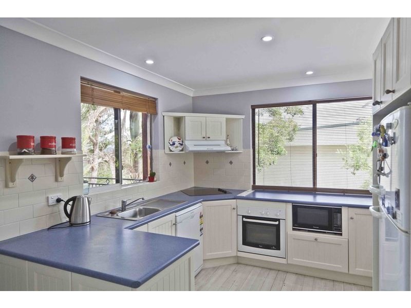 9 Hilltop Street, Bateau Bay NSW 2261