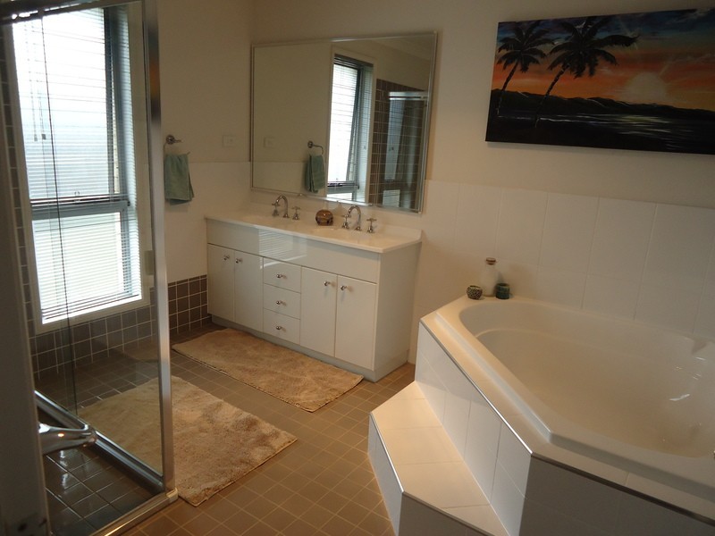 17 Hinchinbrook Drive, Shell Cove NSW 2529