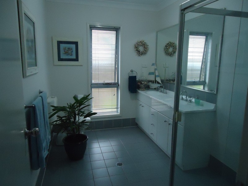 17 Hinchinbrook Drive, Shell Cove NSW 2529