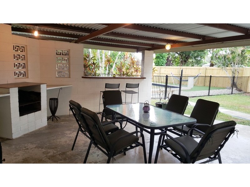 18 Kingsford Street, Mooroobool QLD 4870