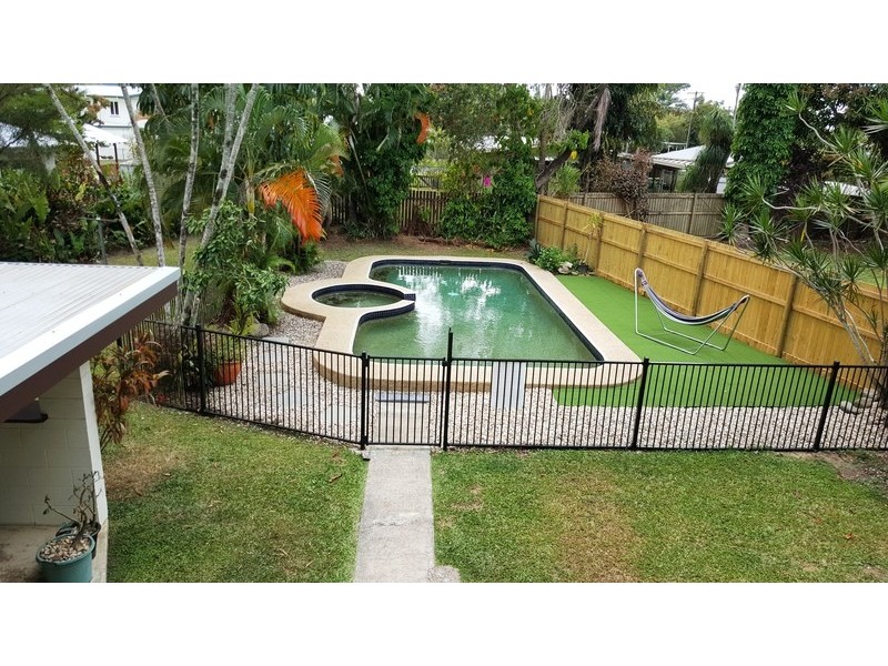 18 Kingsford Street, Mooroobool QLD 4870