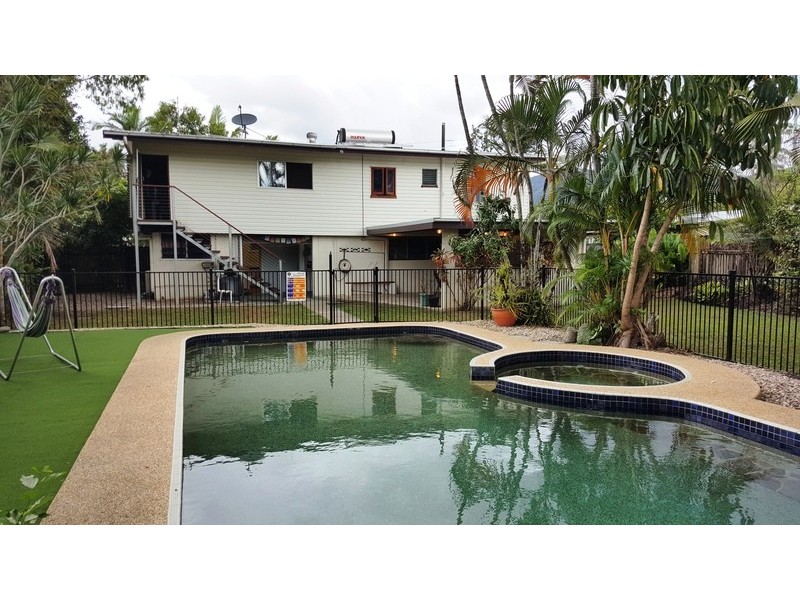 18 Kingsford Street, Mooroobool QLD 4870