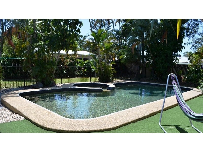 18 Kingsford Street, Mooroobool QLD 4870