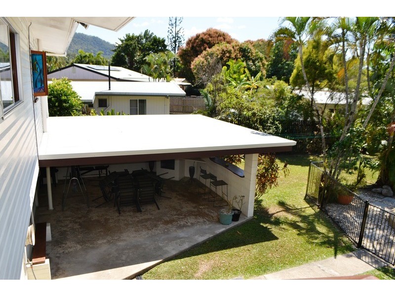18 Kingsford Street, Mooroobool QLD 4870