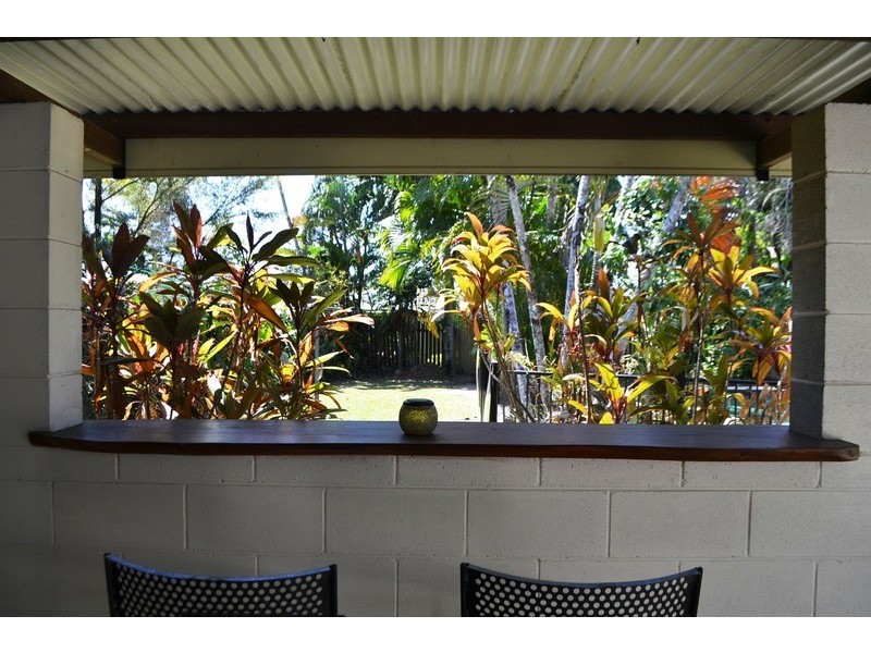 18 Kingsford Street, Mooroobool QLD 4870