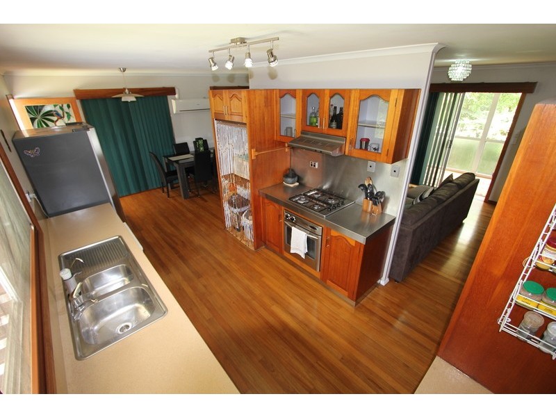 18 Kingsford Street, Mooroobool QLD 4870