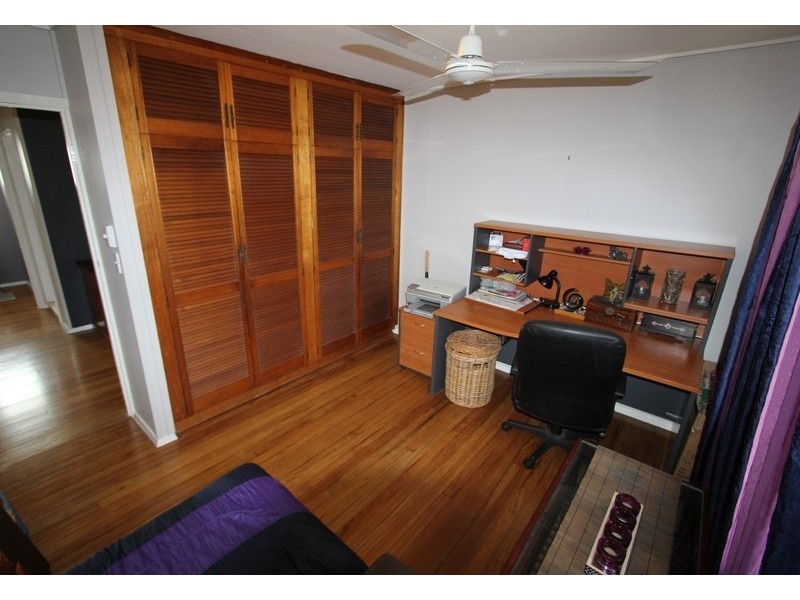 18 Kingsford Street, Mooroobool QLD 4870