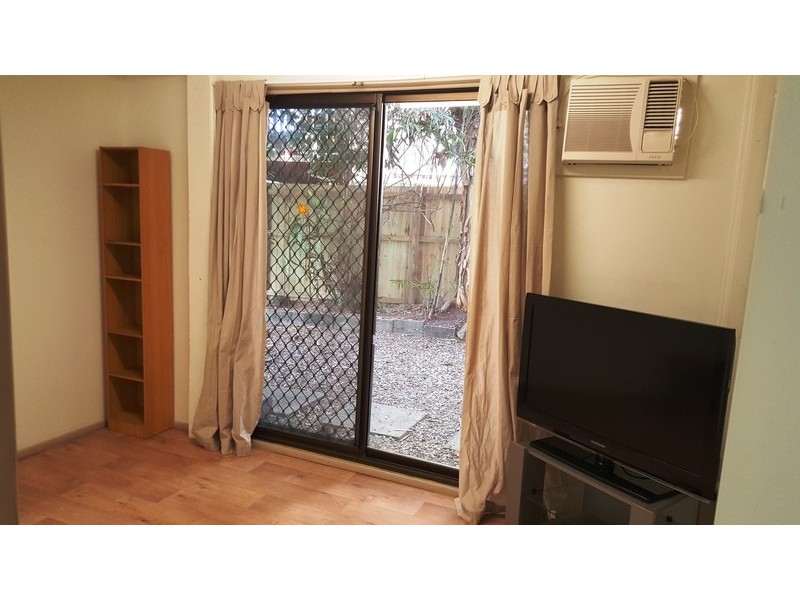18 Kingsford Street, Mooroobool QLD 4870