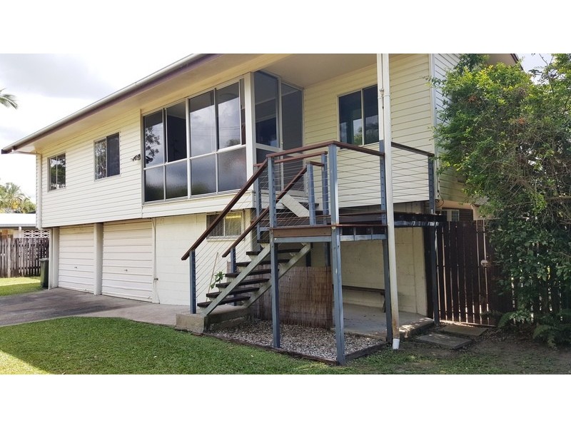 18 Kingsford Street, Mooroobool QLD 4870
