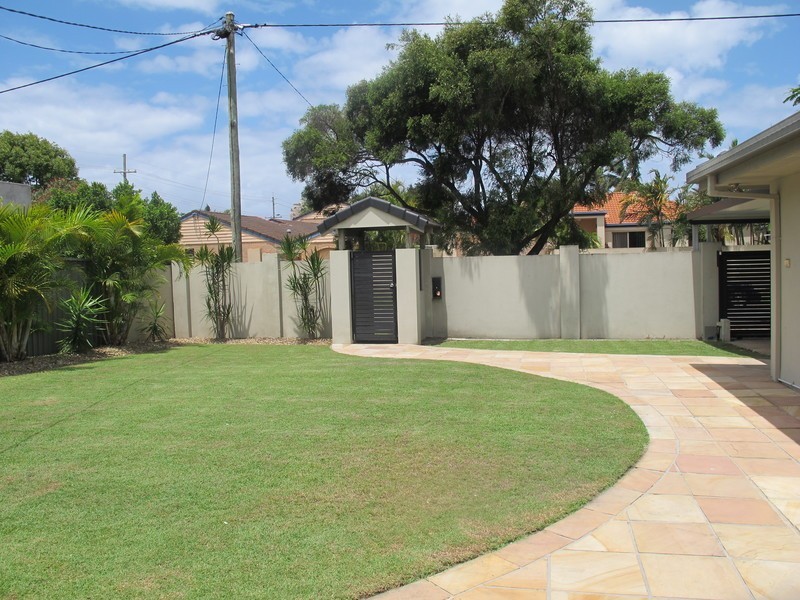 1  Pearl Key, Broadbeach Waters QLD 4218