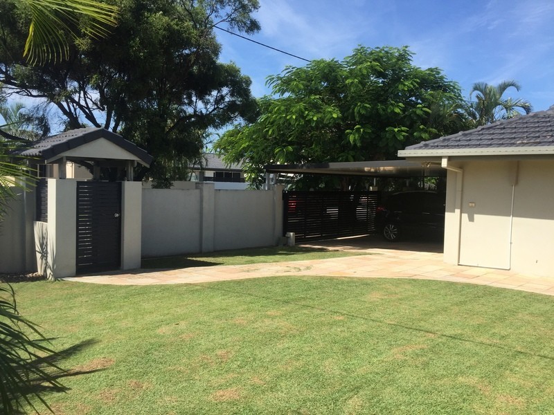 1  Pearl Key, Broadbeach Waters QLD 4218