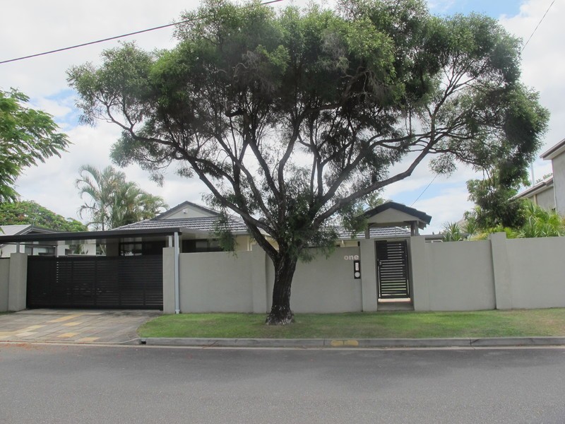 1  Pearl Key, Broadbeach Waters QLD 4218