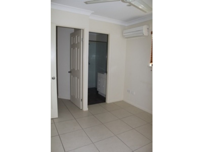 2/20 Tapiolas Avenue, Kirwan QLD 4817