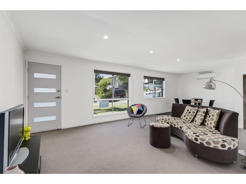 270 Government Rd, Labrador QLD 4215