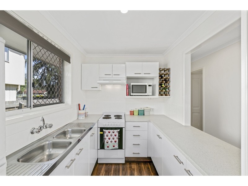 270 Government Rd, Labrador QLD 4215