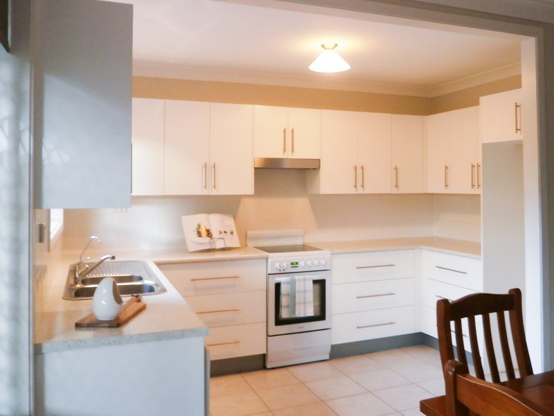 15 Country Grove Drive, Cameron Park NSW 2285