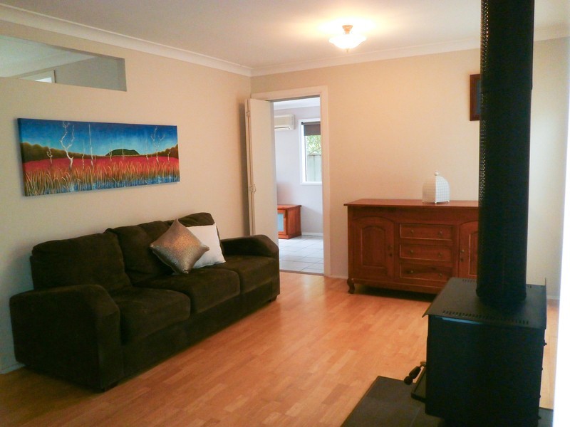 15 Country Grove Drive, Cameron Park NSW 2285