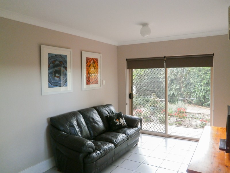 15 Country Grove Drive, Cameron Park NSW 2285