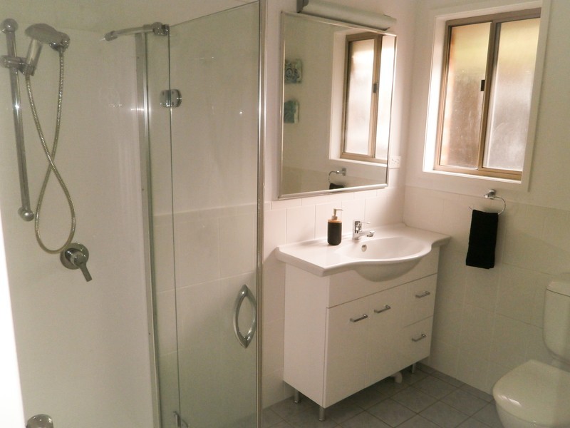 15 Country Grove Drive, Cameron Park NSW 2285