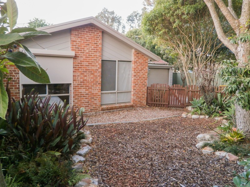 15 Country Grove Drive, Cameron Park NSW 2285