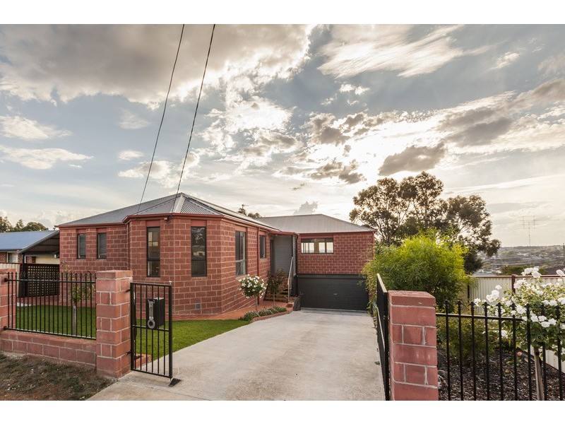 13 Saunders Close, Mount Pleasant VIC 3350