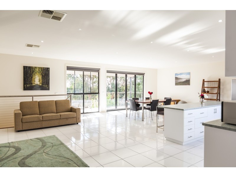 13 Saunders Close, Mount Pleasant VIC 3350