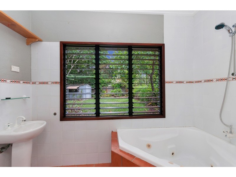 53 Baronia Cresent, Holloways Beach QLD 4878