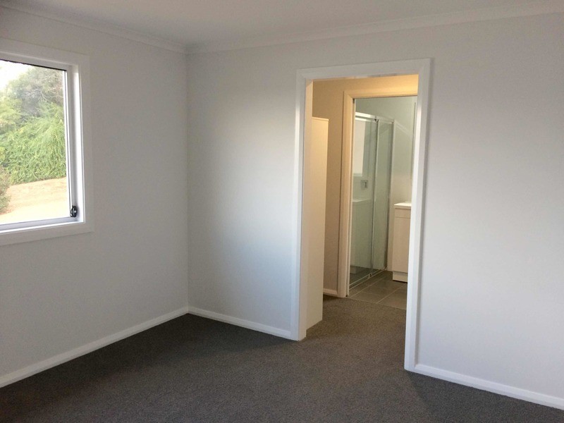 17 Pioneer Ave, Moruya NSW 2537