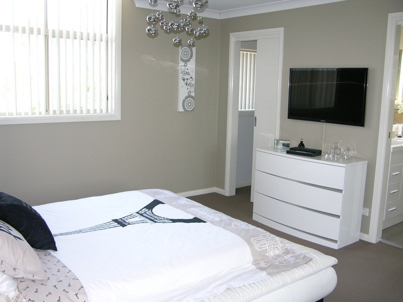 23 Robey Ave, Middleton Grange NSW 2171