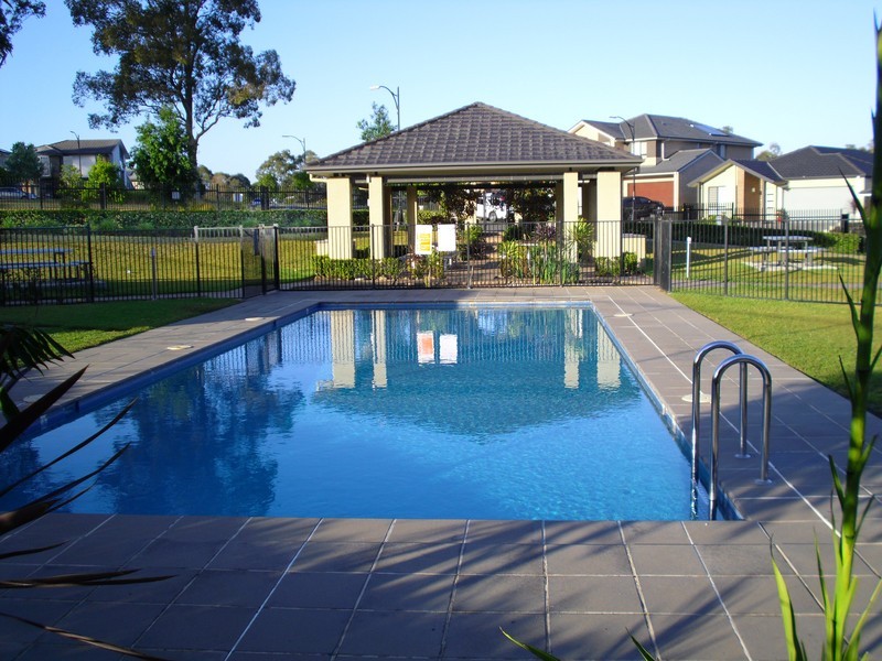 23 Robey Ave, Middleton Grange NSW 2171