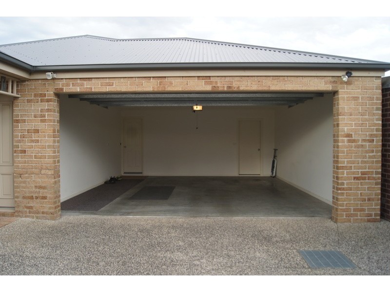 2/1 Ursa Street, Belmont VIC 3216