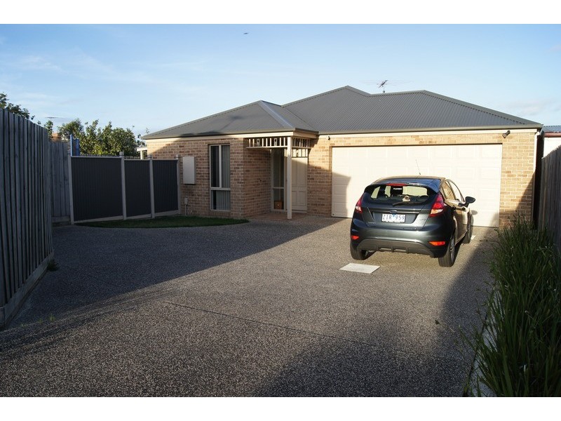 2/1 Ursa Street, Belmont VIC 3216