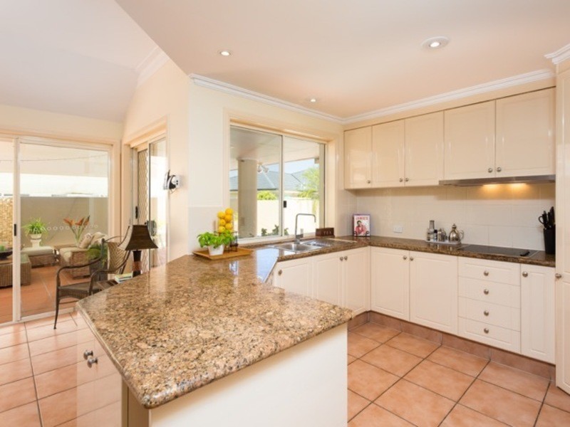 21 Moonraker Street, Clear Island Waters QLD 4226