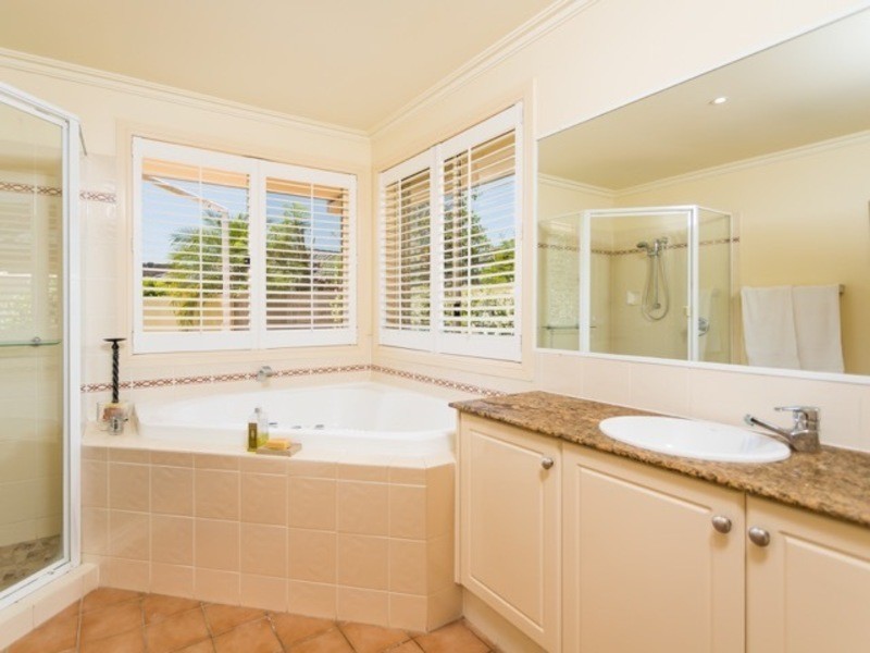 21 Moonraker Street, Clear Island Waters QLD 4226