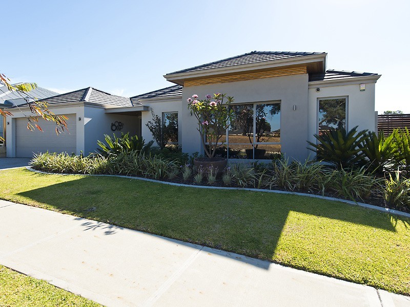 9 Pipeline Blvd, Piara Waters WA 6112