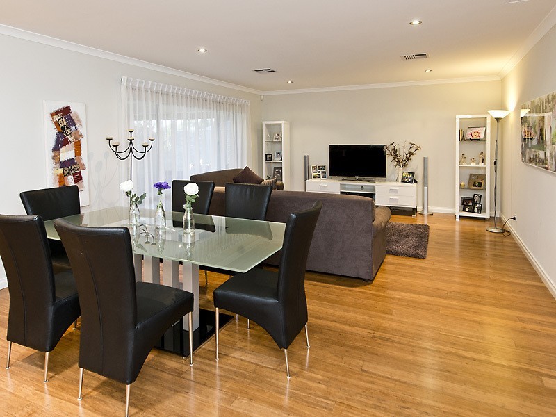 9 Pipeline Blvd, Piara Waters WA 6112