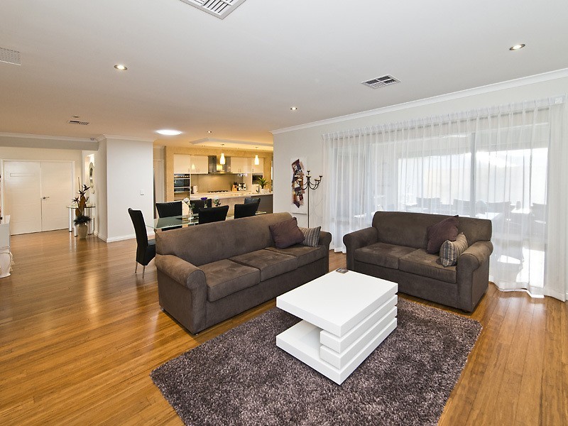 9 Pipeline Blvd, Piara Waters WA 6112