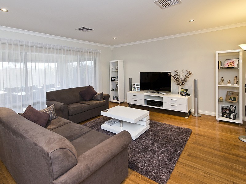 9 Pipeline Blvd, Piara Waters WA 6112