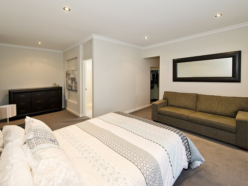 9 Pipeline Blvd, Piara Waters WA 6112