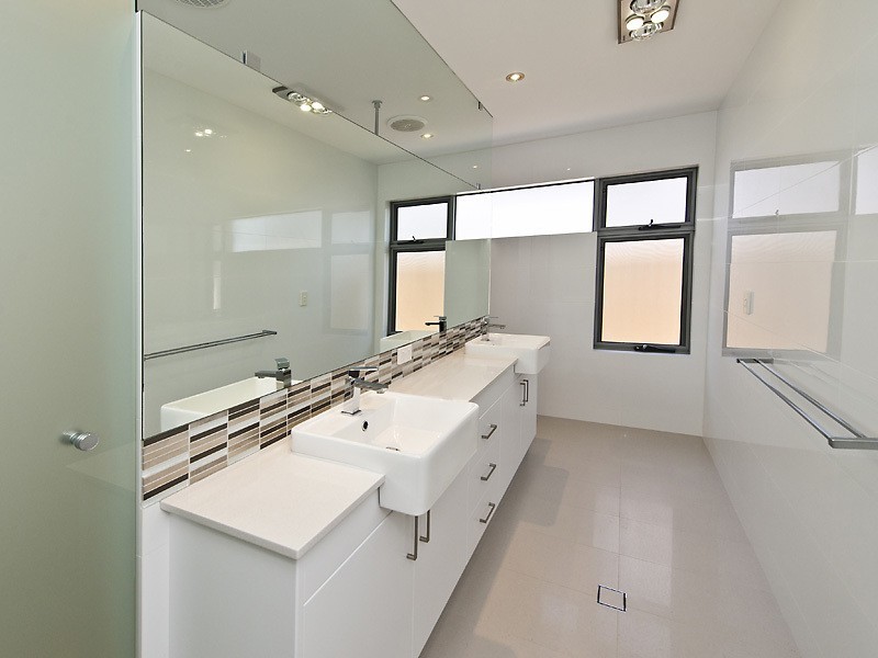 9 Pipeline Blvd, Piara Waters WA 6112